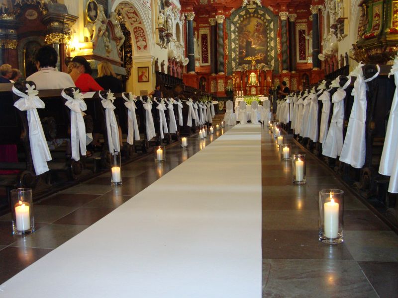 Czerwony/biały dywan ślubny